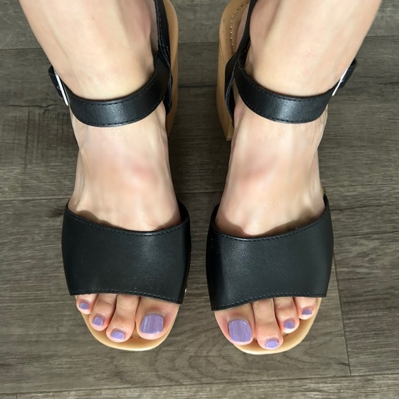 Women’s Universal Thread Clog Sandals - Picture 6 of 6